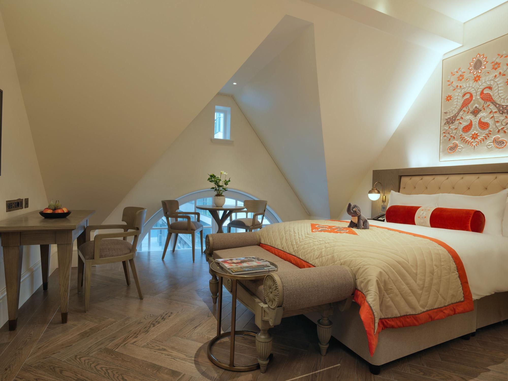 The Lalit London Otel Oda fotoğraf A room at The Ivy Collection