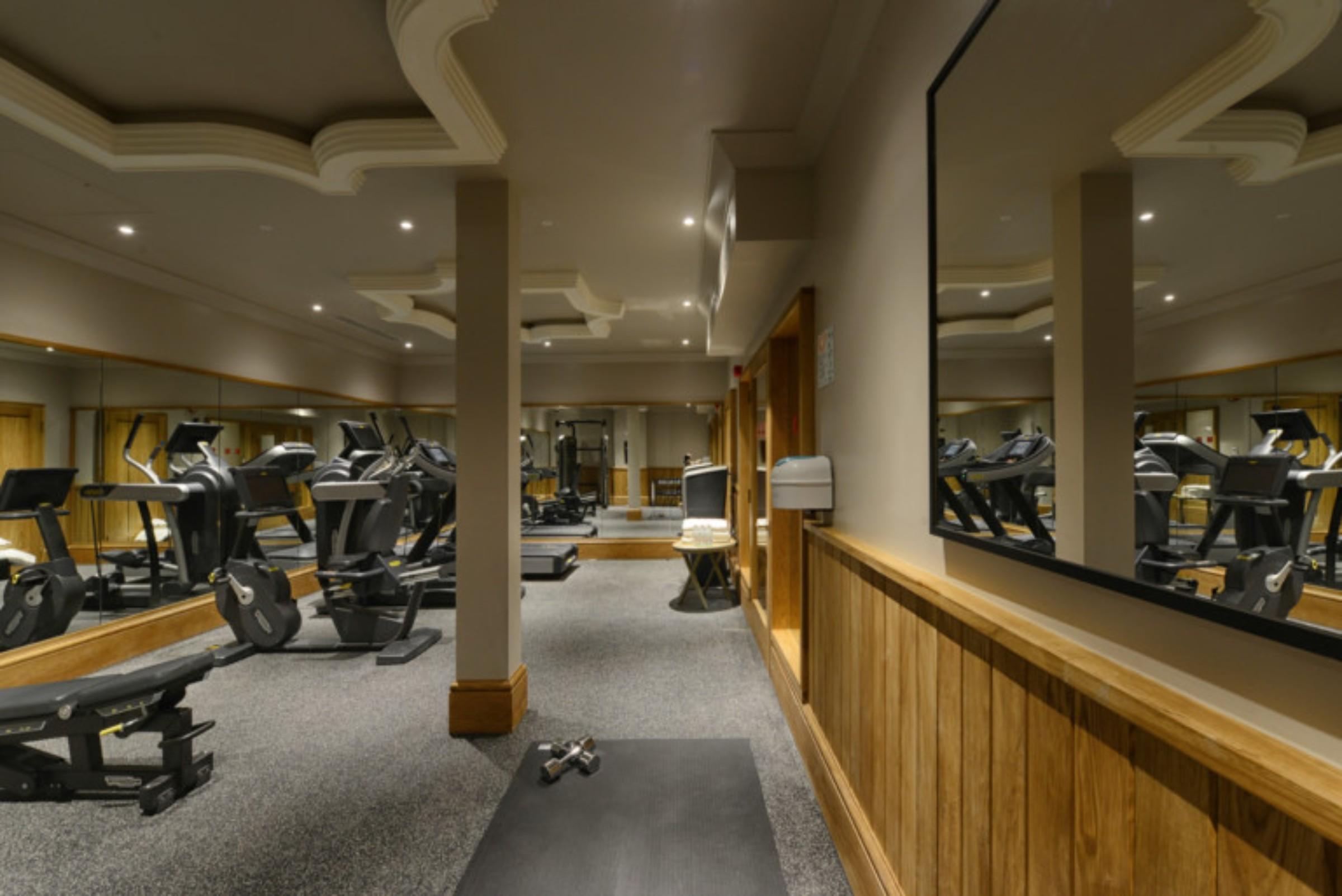 The Lalit London Otel Dış mekan fotoğraf The gym at The Dorchester