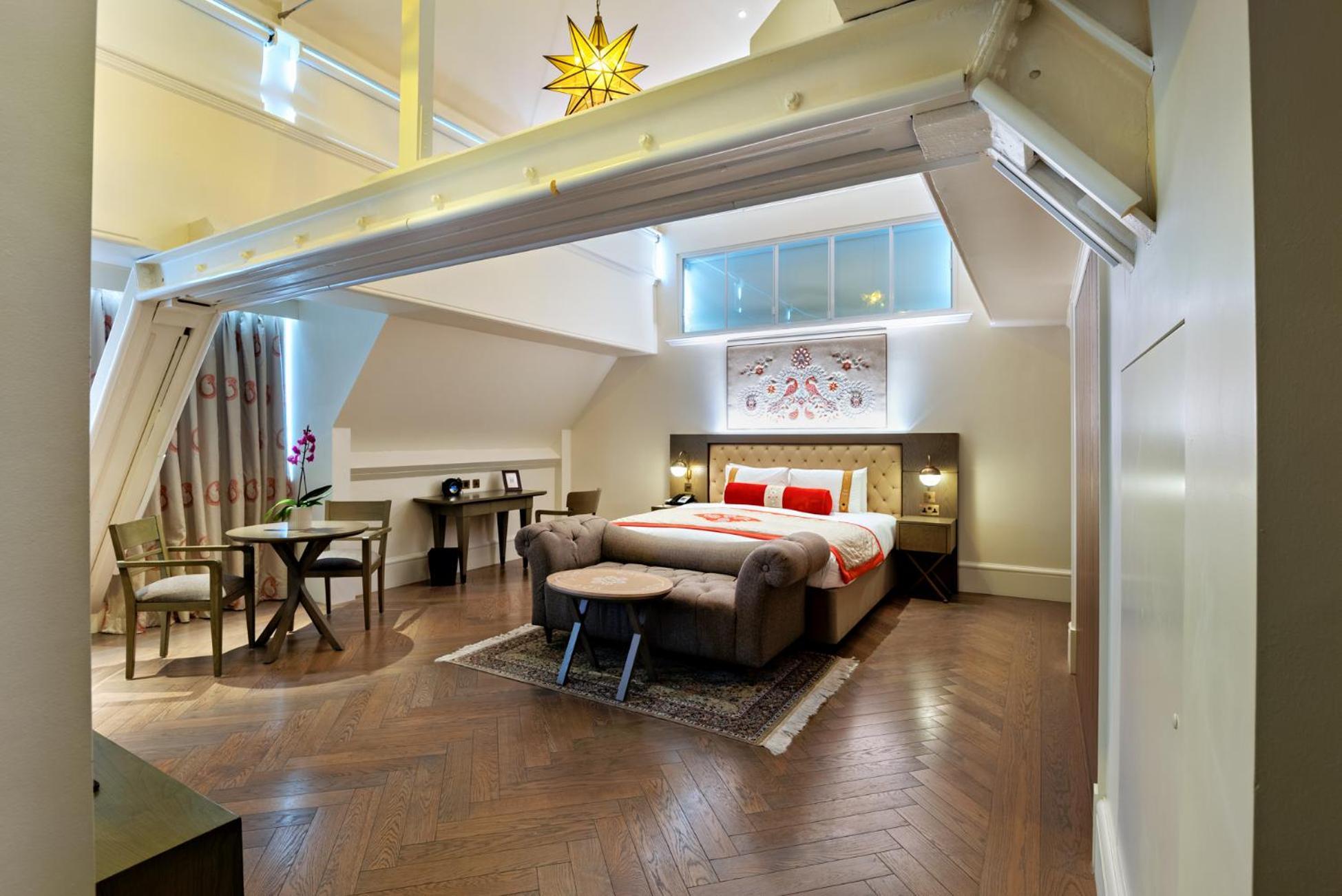 The Lalit London Otel Dış mekan fotoğraf A suite at the hotel