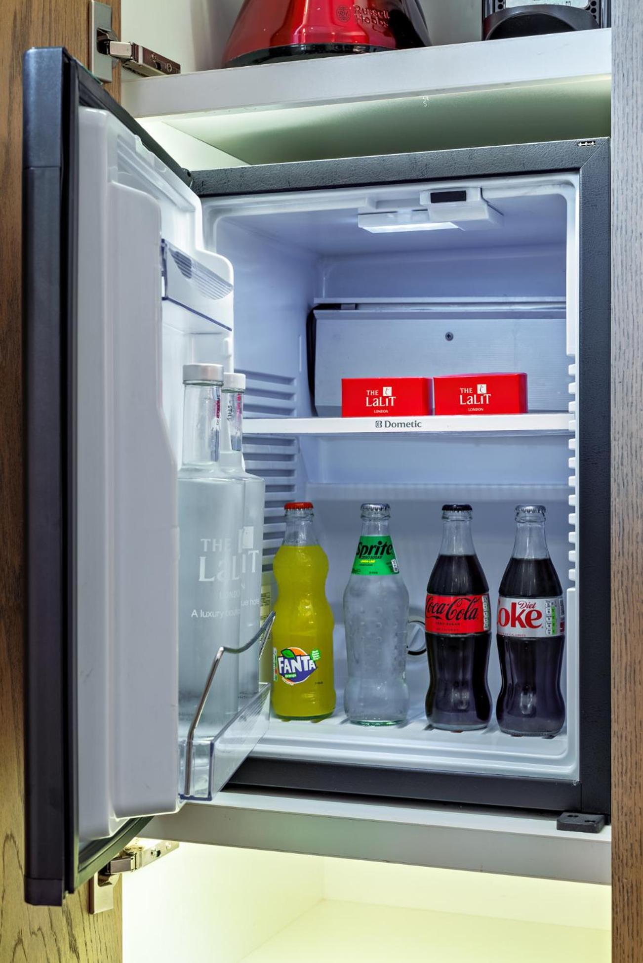 The Lalit London Otel Dış mekan fotoğraf A typical hotel mini-bar