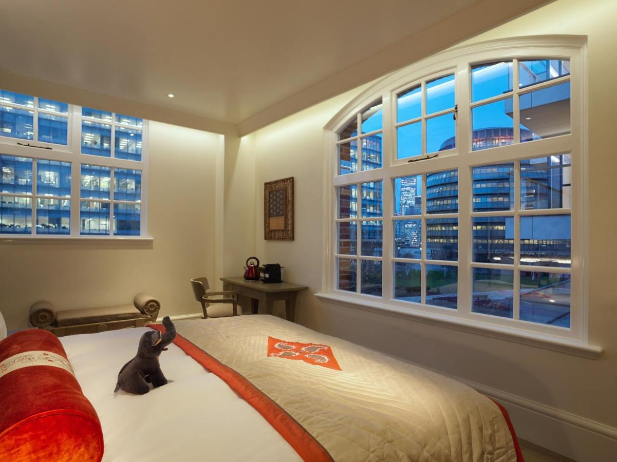 The Lalit London Otel Oda fotoğraf A bedroom at the Mandarin Oriental, London
